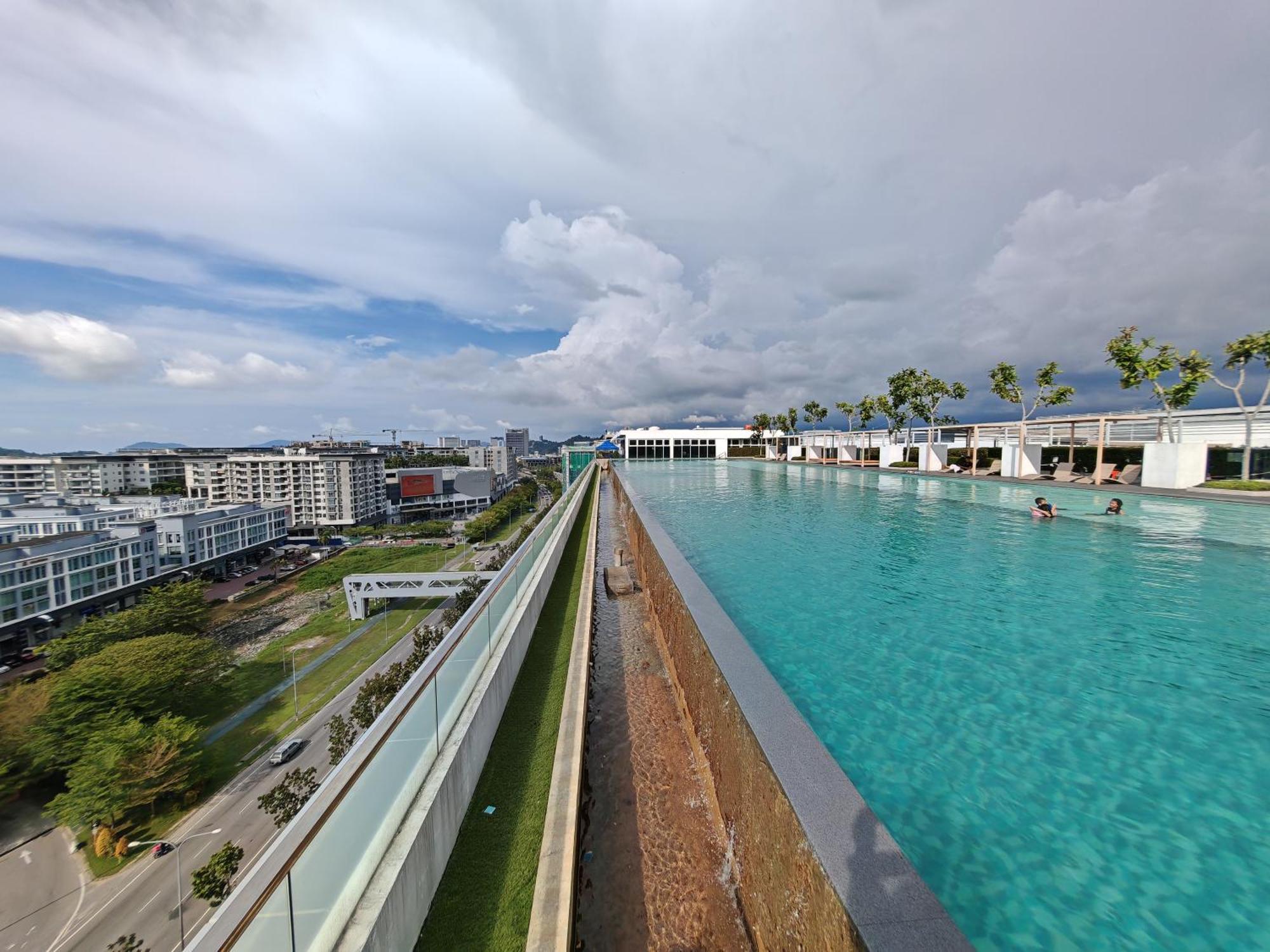 Sutera Avenue Rooftop Infinity Swimming Pool Apartment