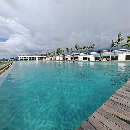 Sutera Avenue Rooftop Infinity Swimming Pool Kota Kinabalu Exterior photo